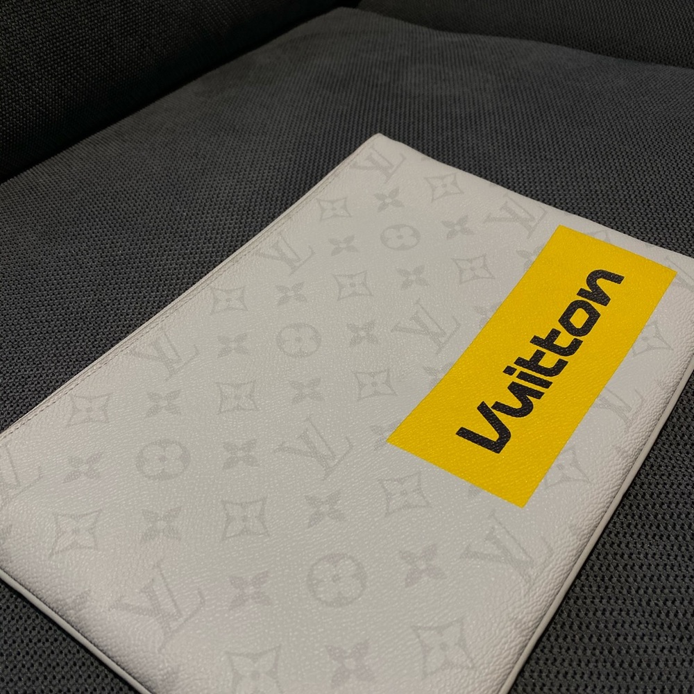 Louis Vuitton Monogram Zipped Pouch Clutch Bag Like New with Box — 100% Auth - Picture 2 of 6